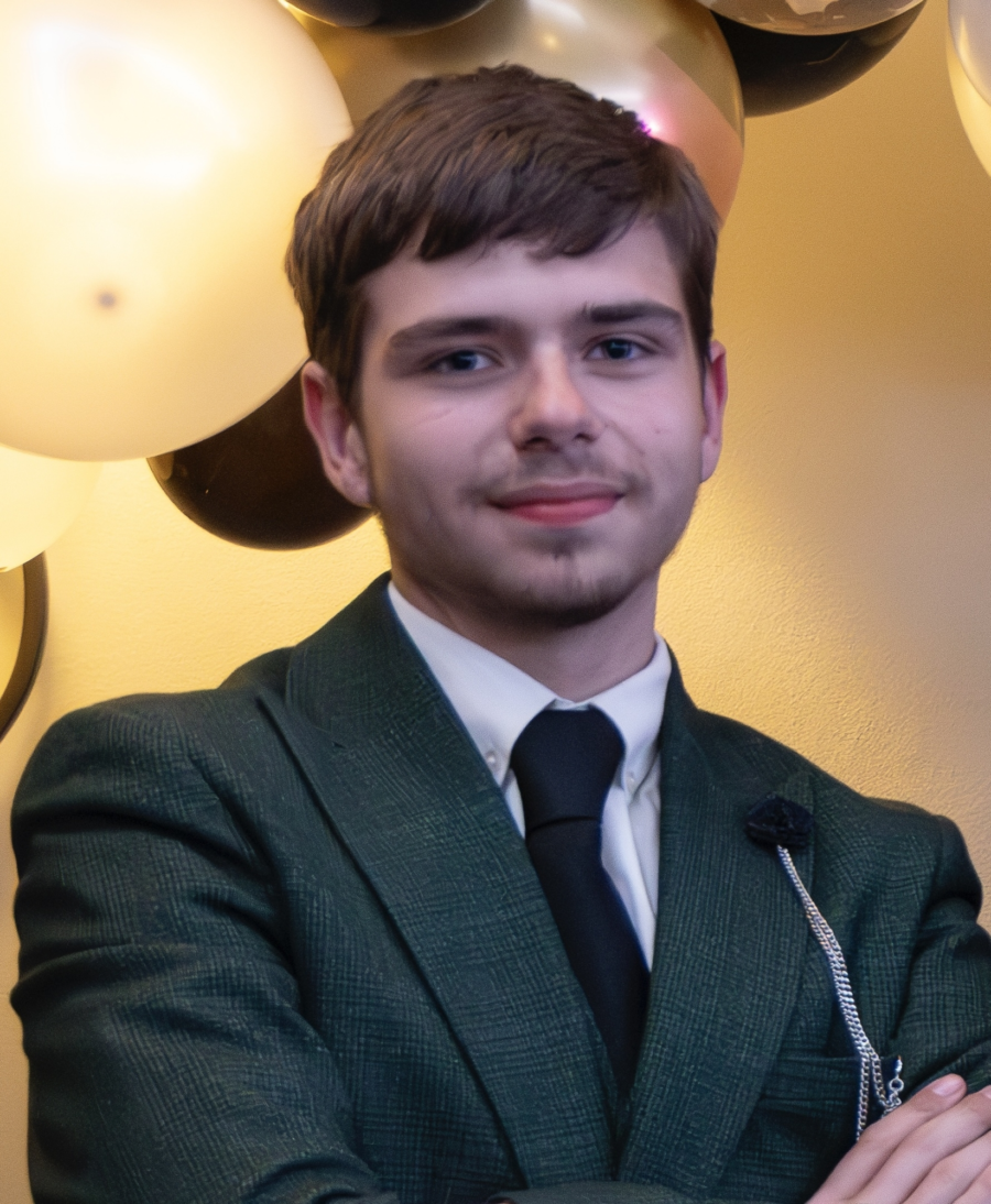 A headshot of Jacob Cawthorne.
