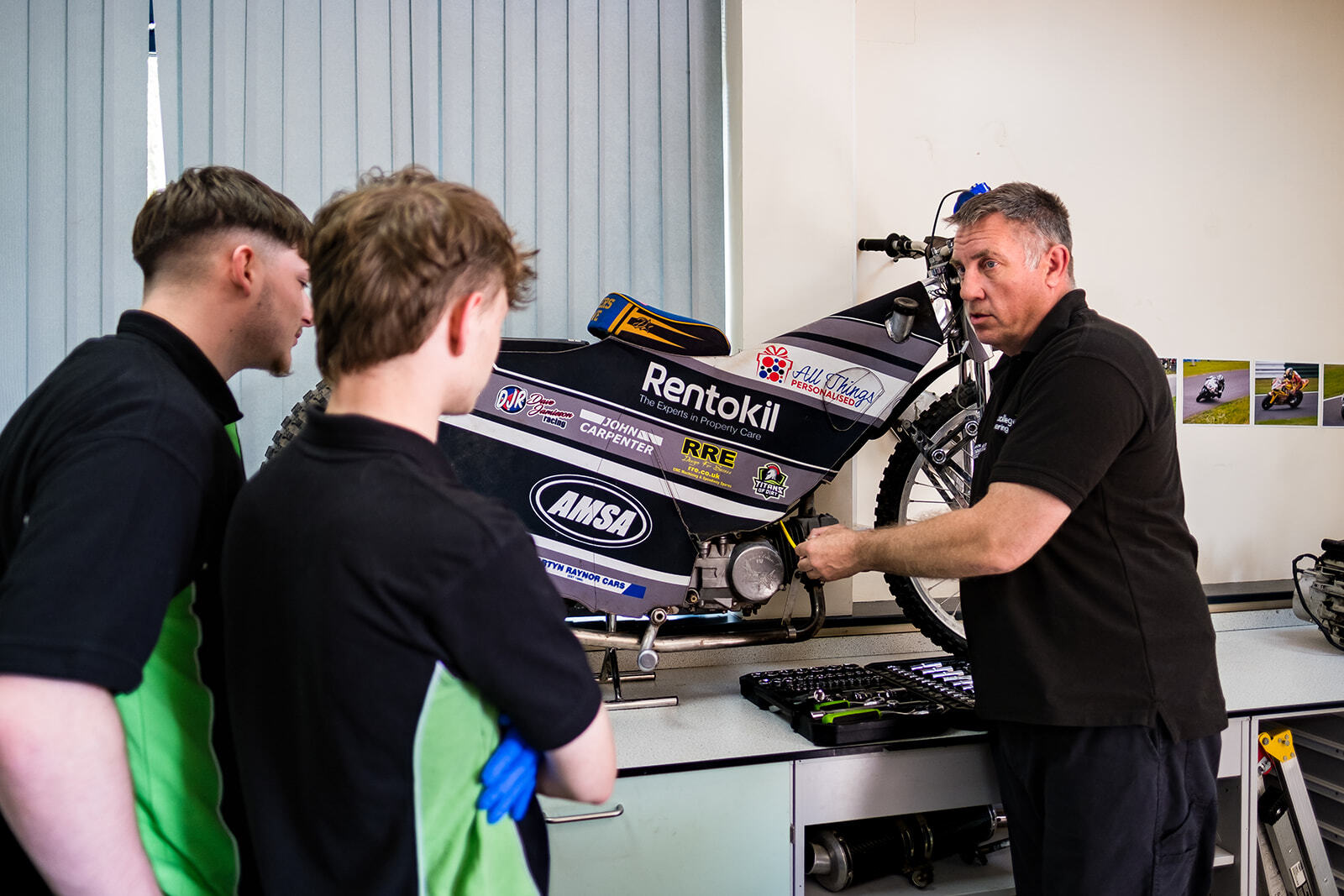 Students discussing a fix for a Motorcycle with the Motorcycle Engineering Tutor.