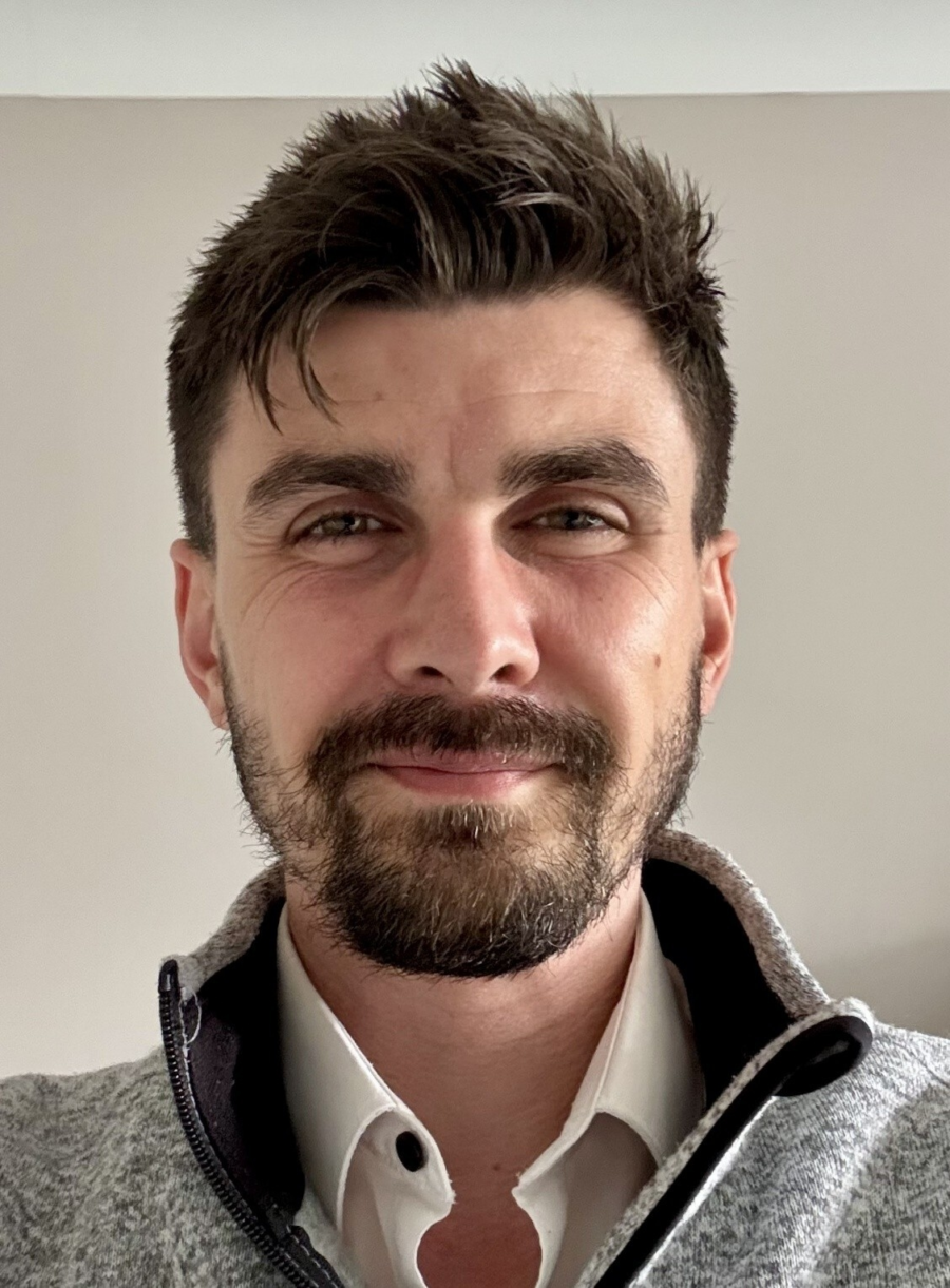 Headshot of Jack Thorne